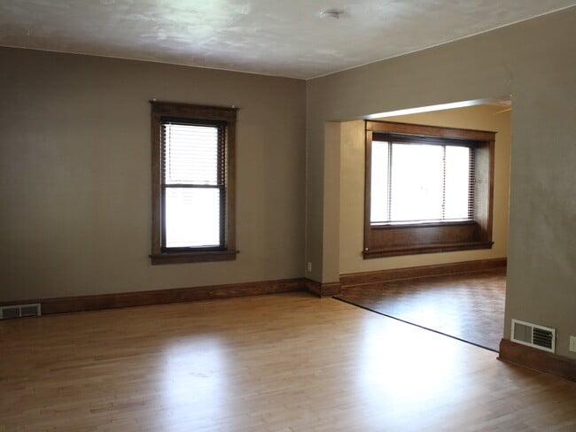 Photo - 107 E 11th St