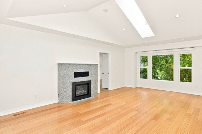 Photo - 3623 Woodlawn Ave N