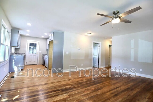 Photo - 901 Stewart St