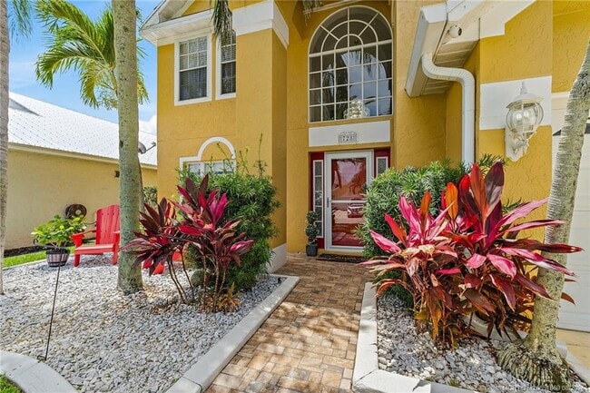 Photo - 728 NW Waterlily Pl
