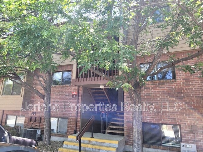 Building Photo - 226 Wright St Unit #303