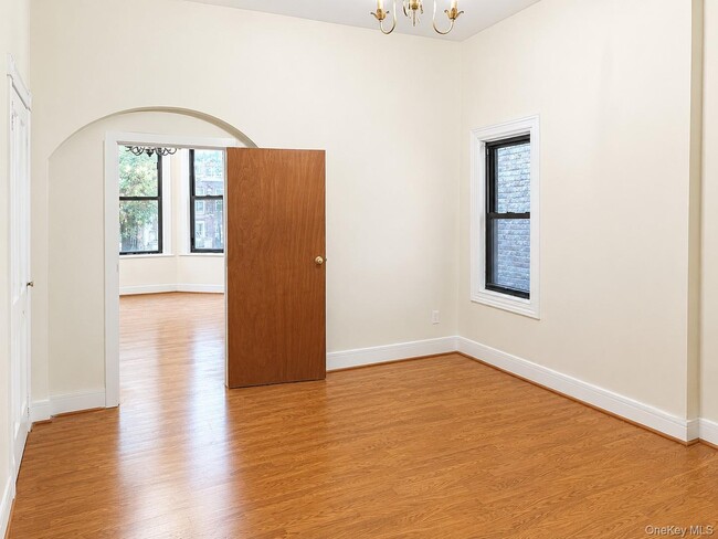 Photo - 32-16 31st Ave Unidad 1st Floor