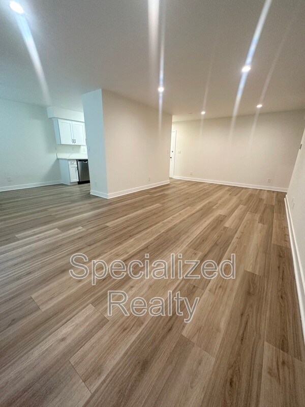 Photo - 12325 Moorpark St Unit 104