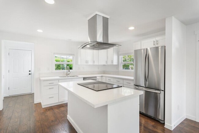 Photo - Charming Two Bedroom Haven in SE Portland!