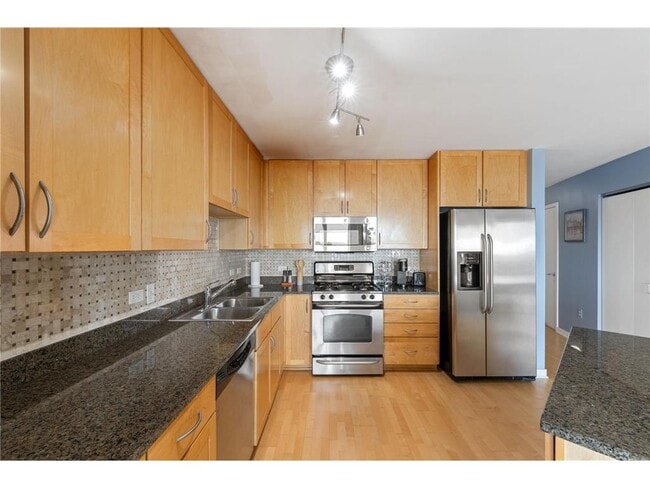 Photo - 929 Portland Ave Unidad 2408