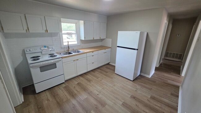 Photo - 210 Northside Ct