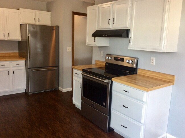 Photo - 2 bedroom, 2.5 bath Condo available in August