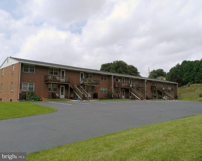 Building Photo - 6 Orchard Hills Dr Unit B Rental
