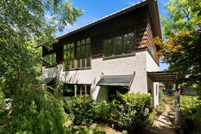 Building Photo - West Asheville Oasis Rental