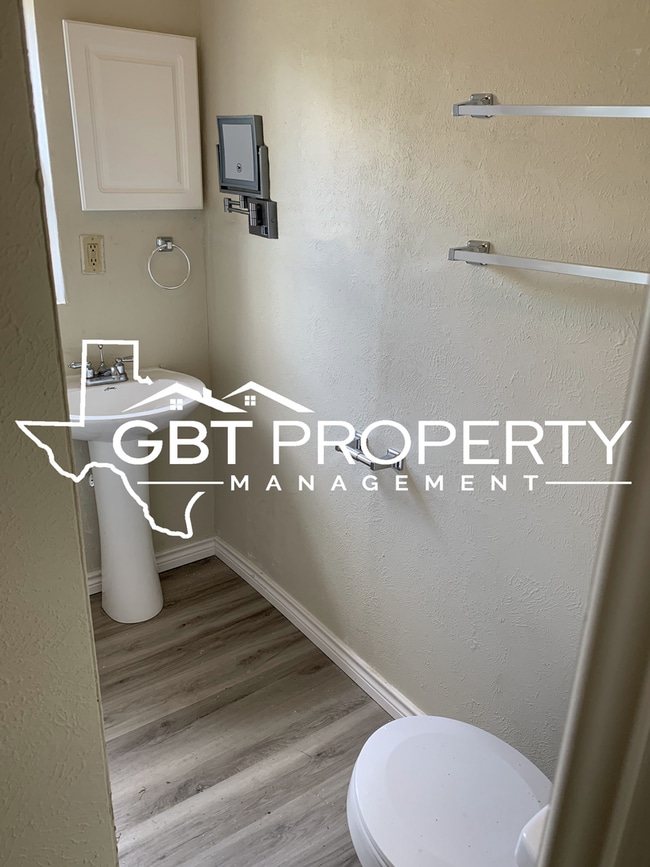 Photo - Single Family Home, Newly Renovated!