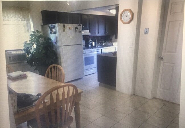 Photo - 85 Cosey Beach Ave Unidad 1