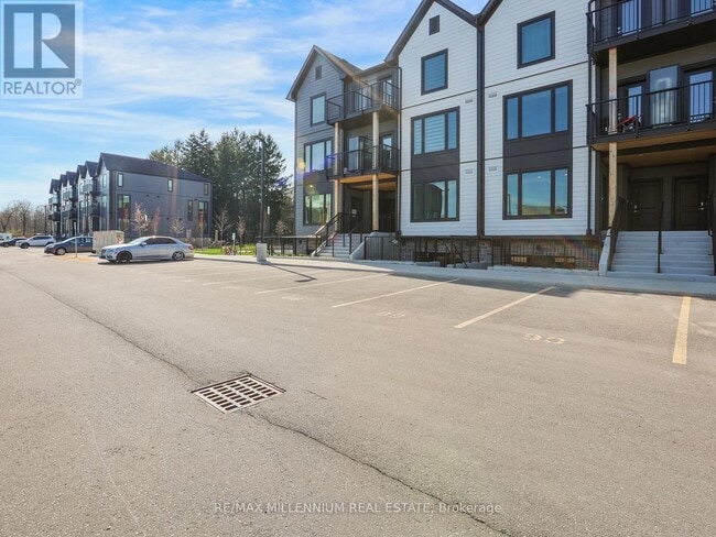 Photo - 708 Woolwich St