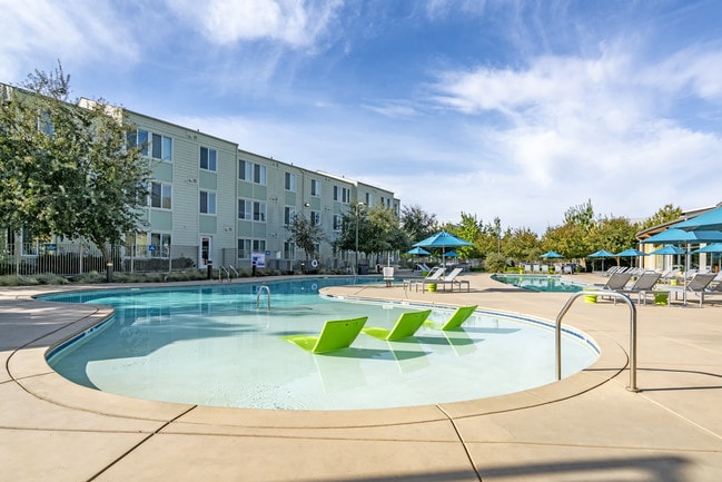 Sol at West Village - Sol at West Village Apartments
