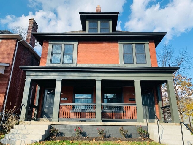 Building Photo - 3 Bedroom 2.5 Bath Just Steps from Franklin Park!!