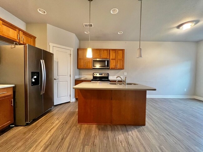 Photo - Bright & Spacious 2 Bedroom, 2.5 Bathroom Townhome!