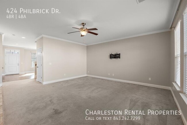 Photo - 424 Philbrick Dr