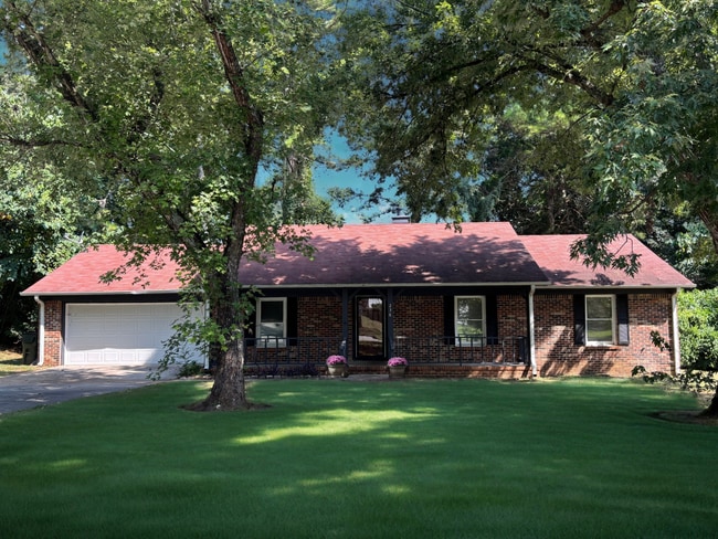 Building Photo - 238 Pine Ridge Rd Rental