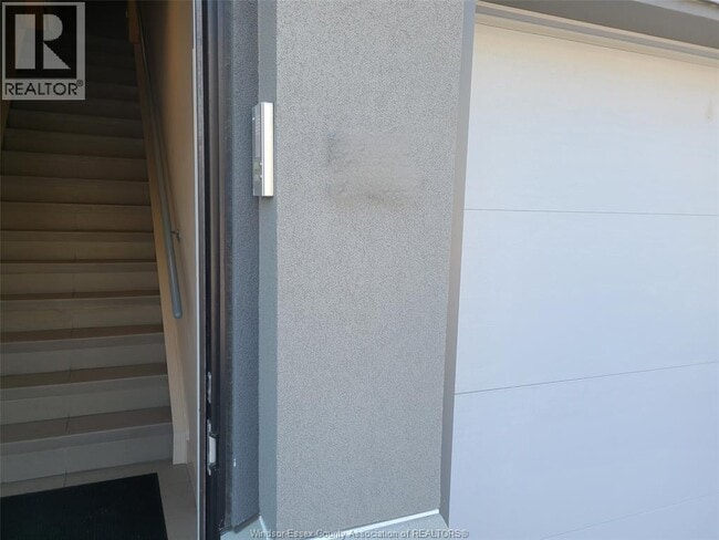 Photo - 550 Sandison St