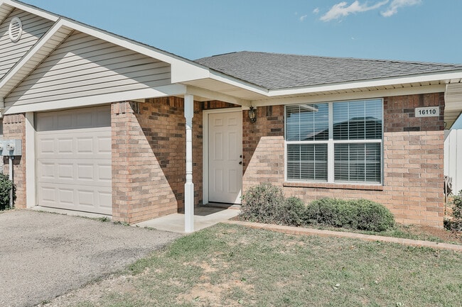 Building Photo - 16110/16112 Rolling Meadows Dr. Unit 16110 Rental