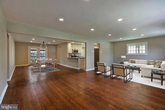 Photo - 304 Browning Ln