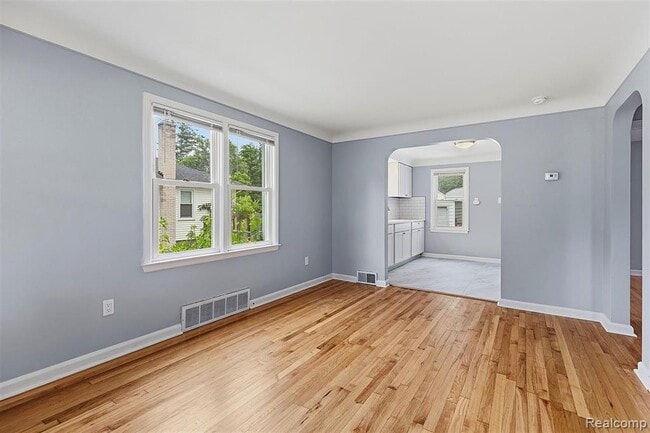 Photo - 77 Huron Ave