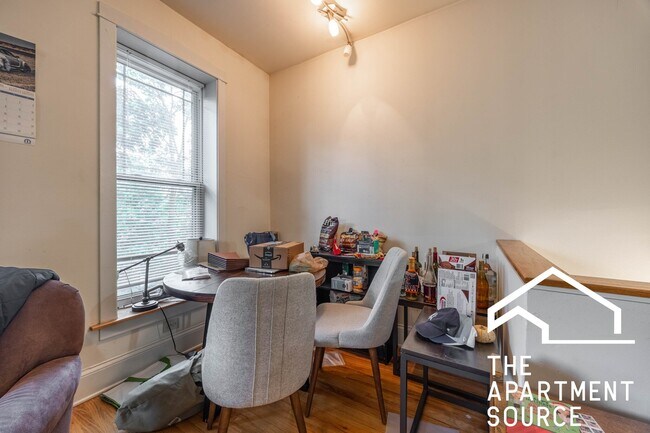 Photo - 1935 N Wood St Unit 2