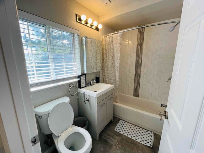 Photo - 546 E Delno Dr