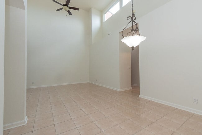 Photo - 808 Carlyle Ln