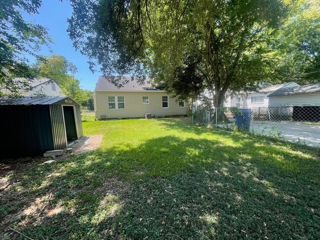 Photo - 250 E Fairview St