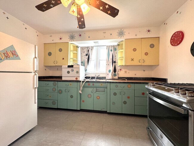 Photo - 2 Bed 1 Bath in WEBSTER GROVES w/ Fenced Yard