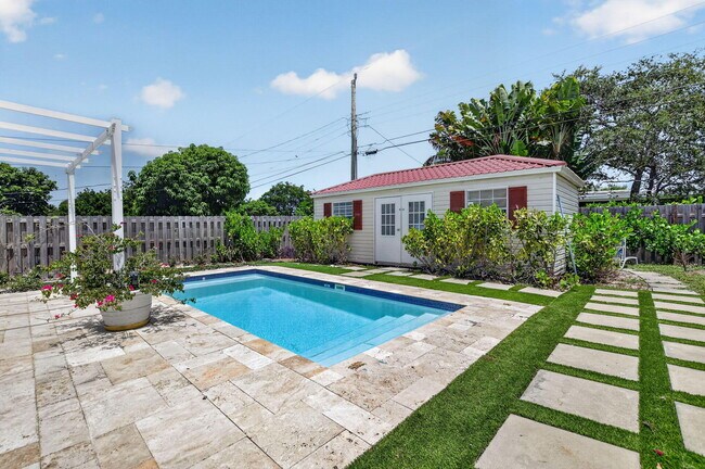 Photo - 421 SW 2nd St