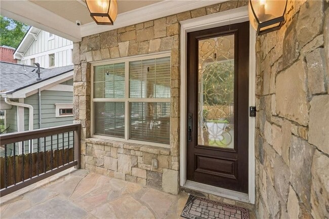 Photo - 374 Clifton Rd NE
