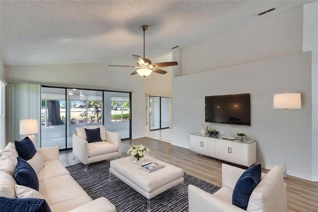 Photo - 322 Northway Dr
