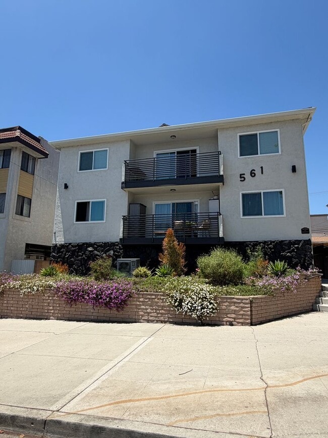 Building Photo - 561 E Orange Grove Ave