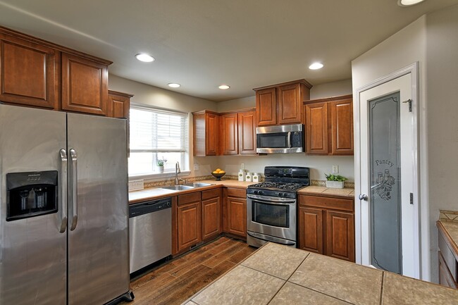 Photo - Spacious Craftsman Style Home - Pet Friendly!