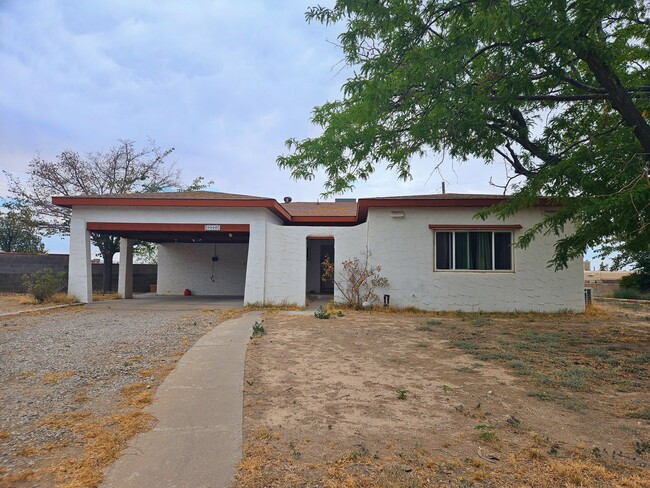 Building Photo - 3 Bedroom 2 Bathroom Rental