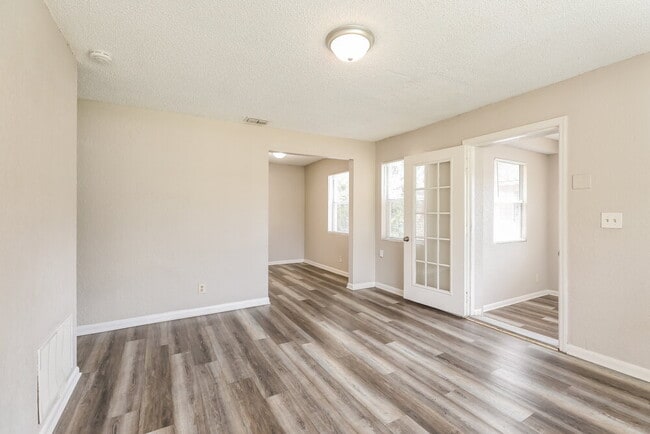 Photo - 5528 Vernon Rd