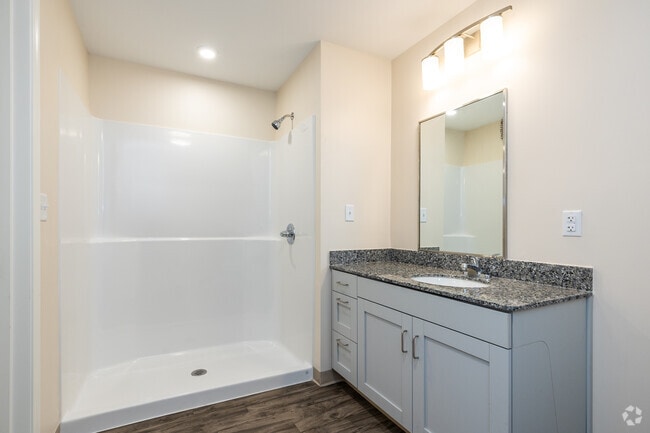 1BR, 1BA - 638SF - Bathroom