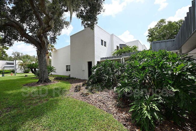 Photo - 1808 Village Ct