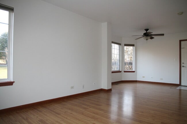 Photo - 694 Lincoln Station Dr