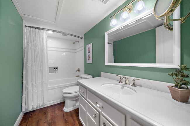 Photo - 8944 Chatsworth Dr