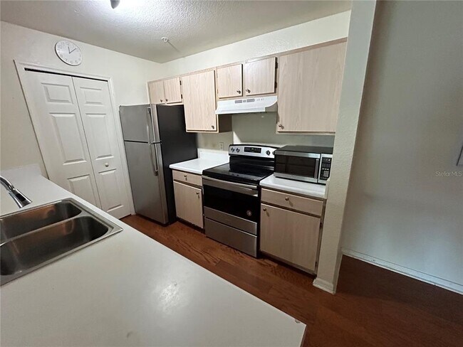 Photo - 5455 Vineland Rd Unit 3102