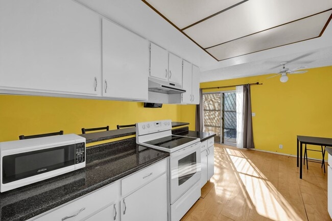 Photo - PARTIALLY FURNISHED 3 BEDROOM TOWNHOME NEAR CHINATOWN & STRIP