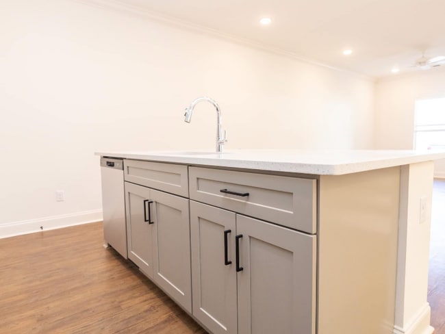 Photo - 637 Cottage Grv Cir