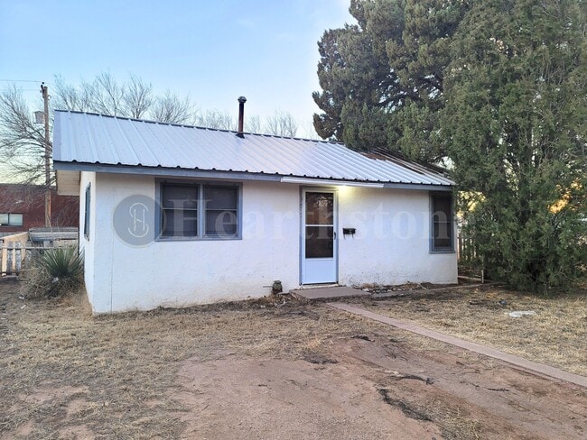 Building Photo - 1017 W 14th Ln