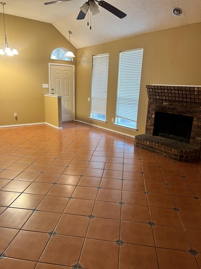 Photo - 2345 Browning Dr