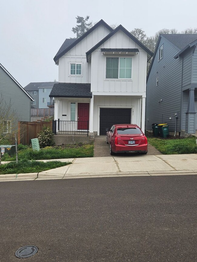 Building Photo - Newly built 3 bedroom w/loft plus 2 1/2 baths