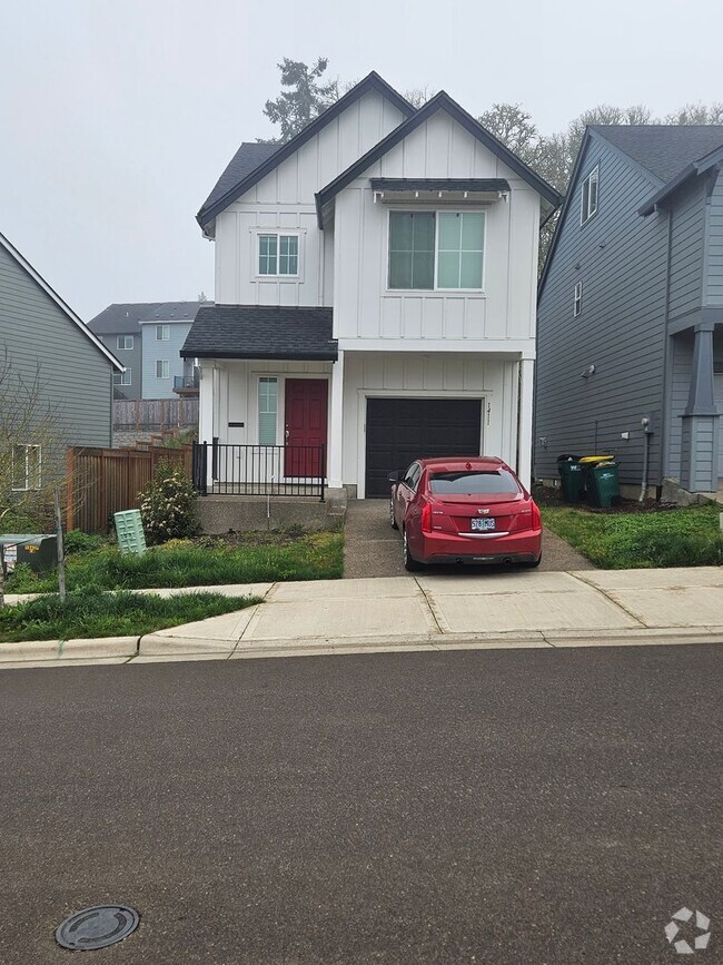 Building Photo - Newly built 3 bedroom w/loft plus 2 1/2 baths