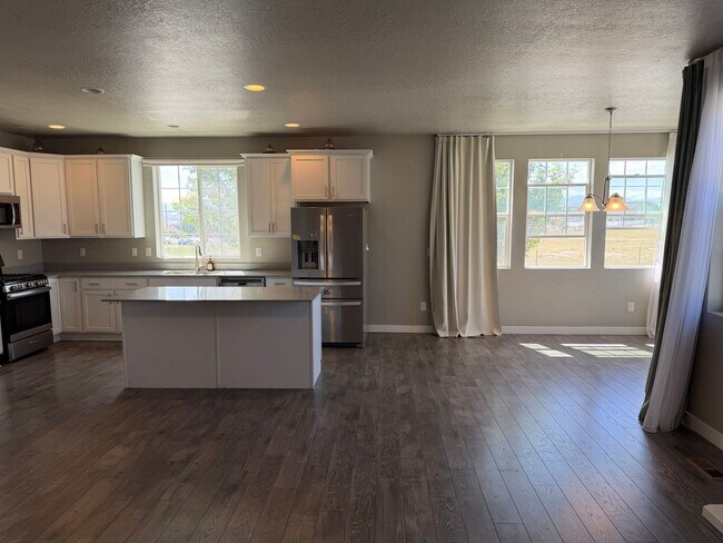 Photo - Beautiful 4-Bedroom Home in Lehi - Plenty of Storage!