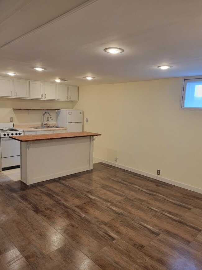 Photo - 1008 S 6th St Unit Apt B